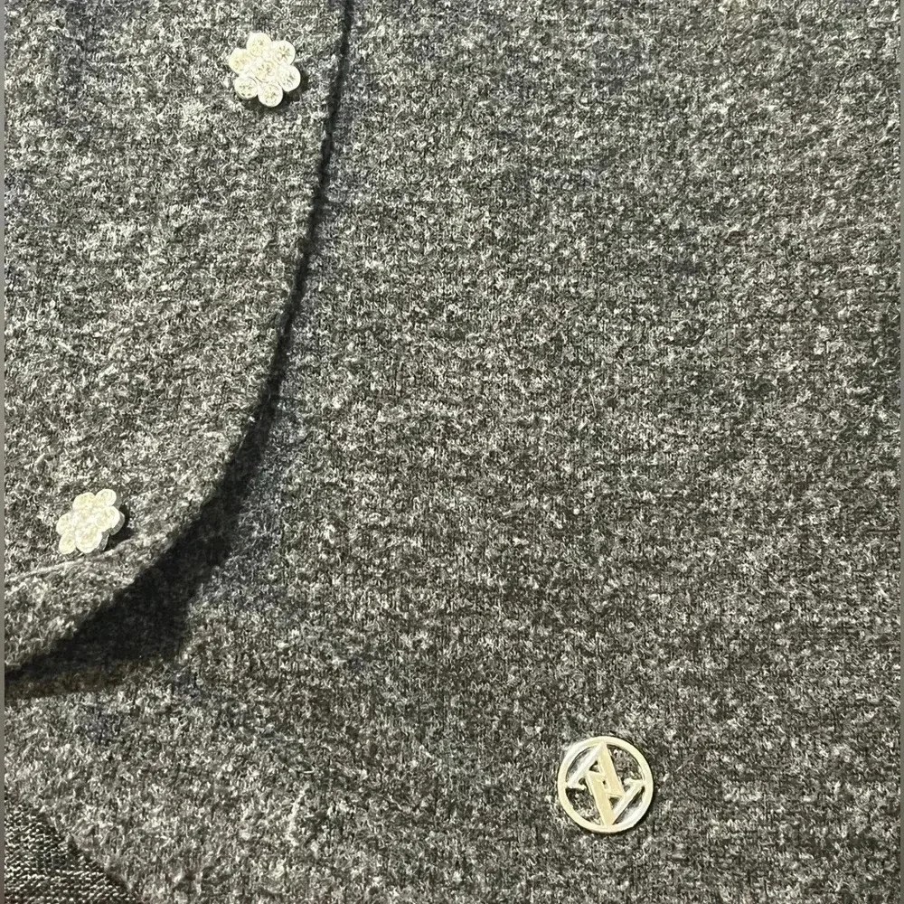 Adrienne Vittadini size XL soft light weight sweater, embellished buttons - Picture 7 of 8